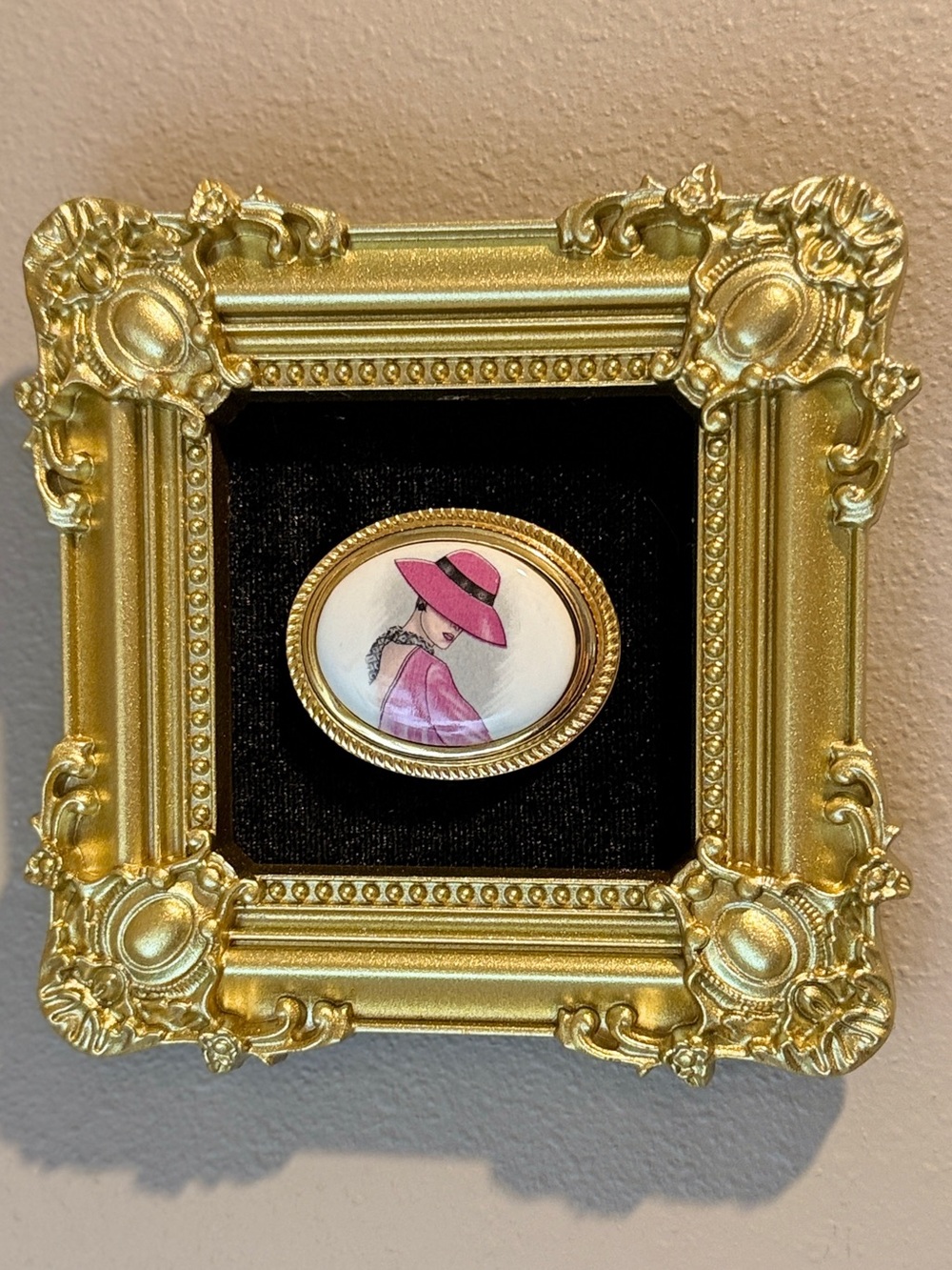 Vintage Style Lady Mini Framed Art Black Velvet Gold Frame 4x4 - Picture 3 of 4